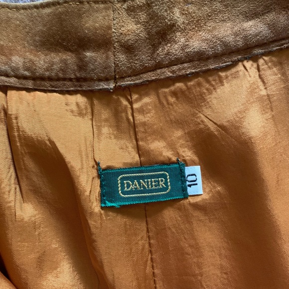 Super soft Danier suede stirrup pants would pair nicely with ankle boots! - Picture 4 of 7